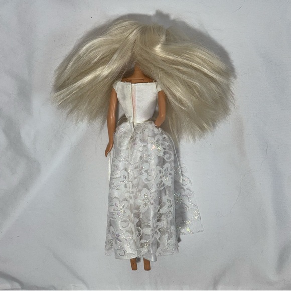 Vintage Musical Bride Barbie Doll - Picture 3 of 4